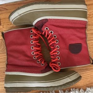 Sorel Winter Boots in Tan/Red. Sz. 8